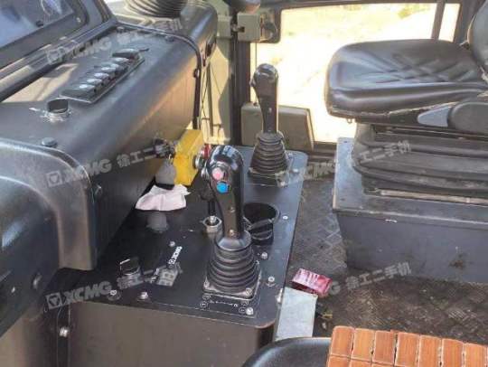 徐工XP303轮胎压路机(30吨胶轮)