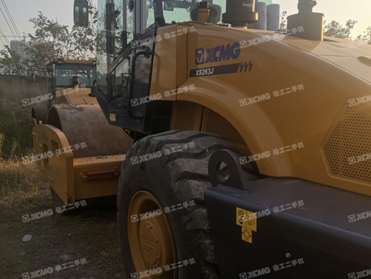 徐工XS263J单钢轮压路机