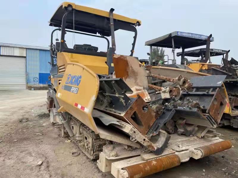 徐工RP953摊铺机