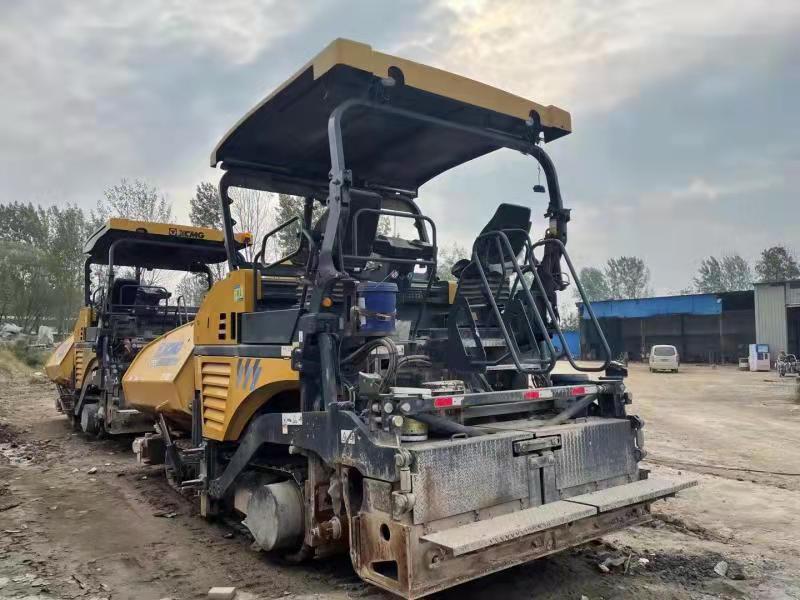 徐工RP953摊铺机