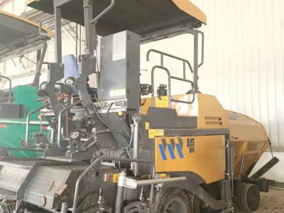 徐工RP453LS摊铺机