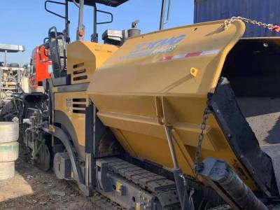 徐工RP403摊铺机