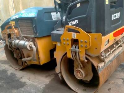 徐工XMR303双钢轮压路机