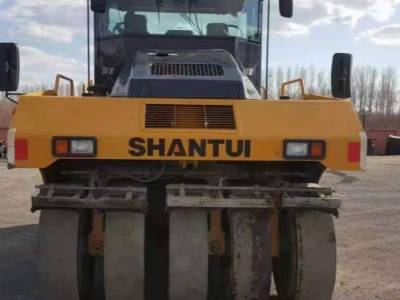 山推SR30T轮胎压路机