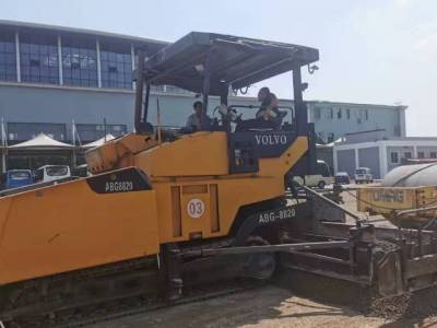 徐工RP1356摊铺机