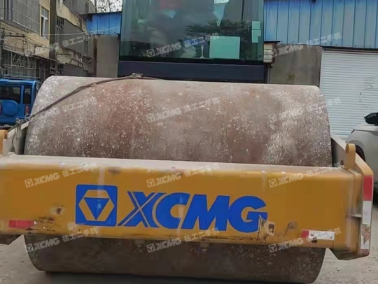 徐工XS223J单钢轮压路机