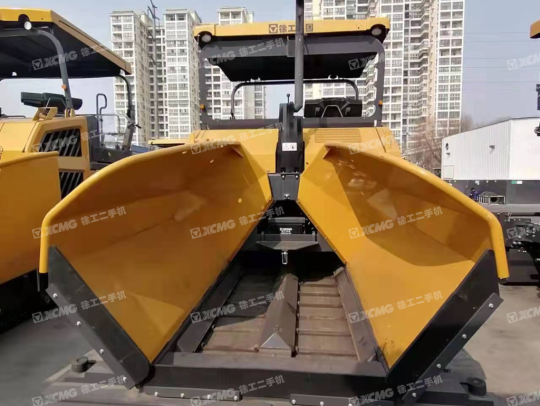 徐工RP903摊铺机