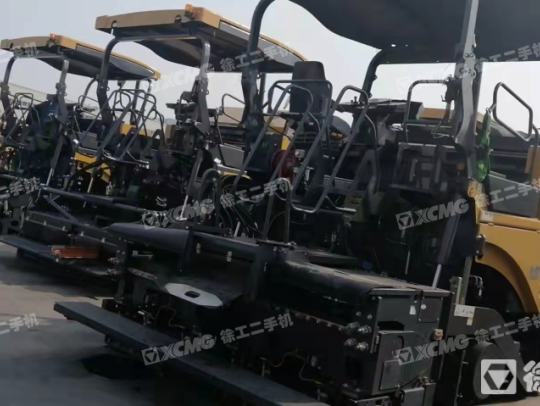 徐工RP903摊铺机