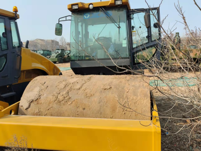 徐工XS123H单钢轮压路机