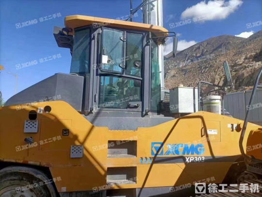徐工XP303轮胎压路机(30吨胶轮)