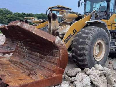 山东临工L968F轮式装载机