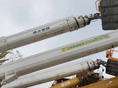 徐工GKS28直臂式高空作业车