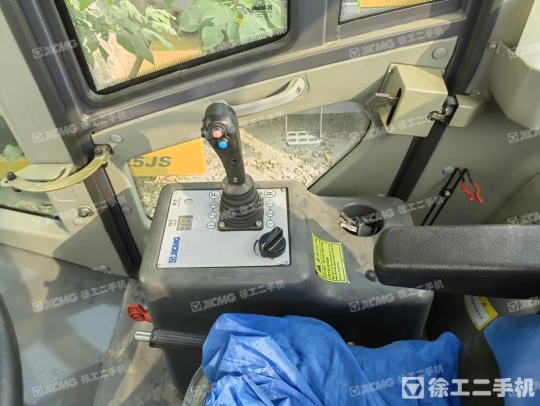 徐工XS223J单钢轮压路机