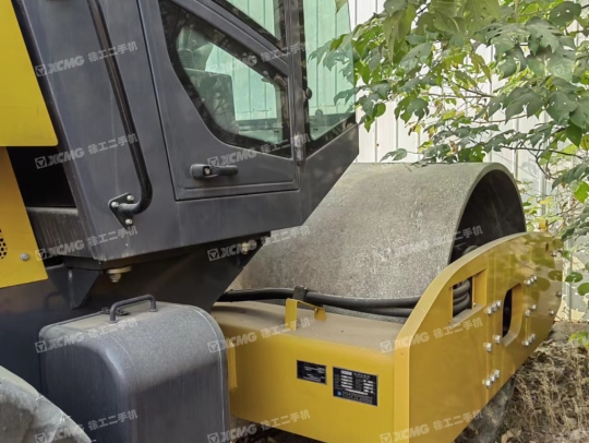 徐工XS223J单钢轮压路机