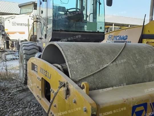 徐工XS223J单钢轮压路机