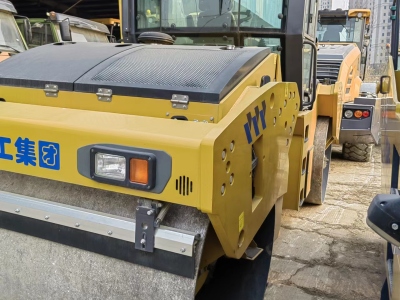 徐工XD133双钢轮压路机