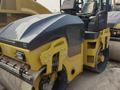 徐工XMR403双钢轮压路机