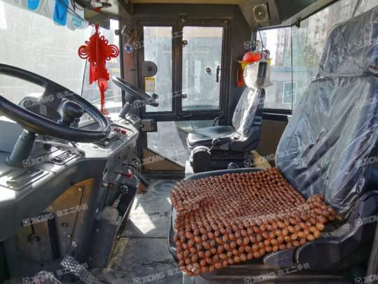 徐工XP303轮胎压路机(30吨胶轮)