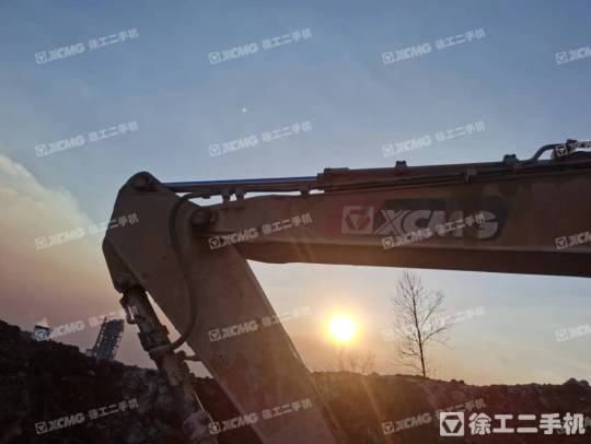 徐工XE380DK履带式挖掘机