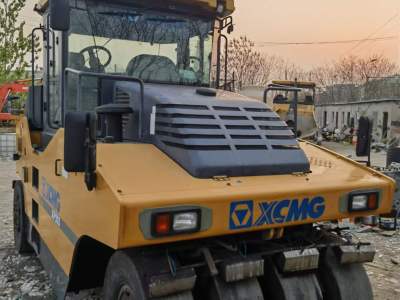 徐工XP303轮胎压路机(30吨胶轮)