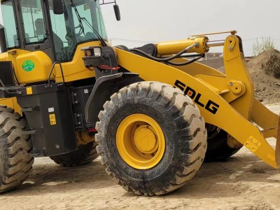 山东临工L955F轮式装载机