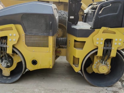 徐工XMR403双钢轮压路机