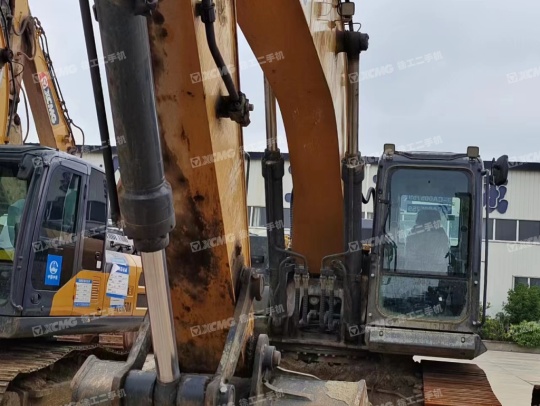 徐工XE335DK履带式挖掘机