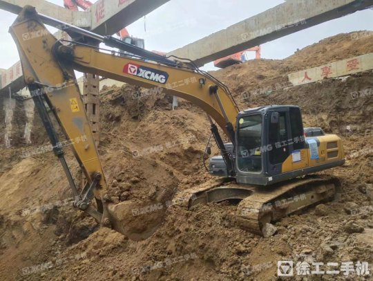 徐工XE215DA履带式挖掘机