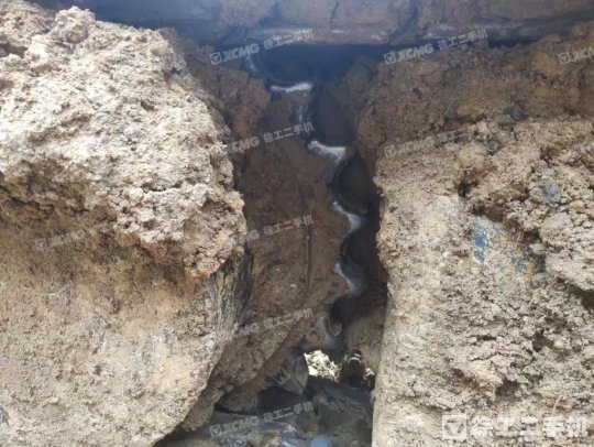 徐工XE215DA履带式挖掘机