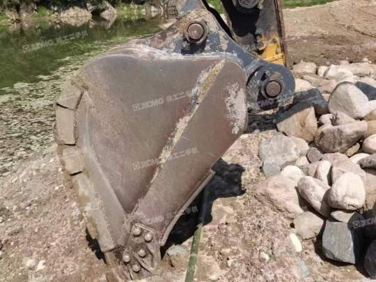 徐工XE200DA履带式挖掘机