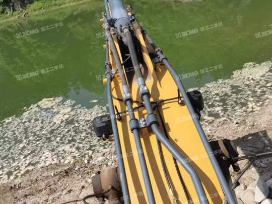 徐工XE200DA履带式挖掘机