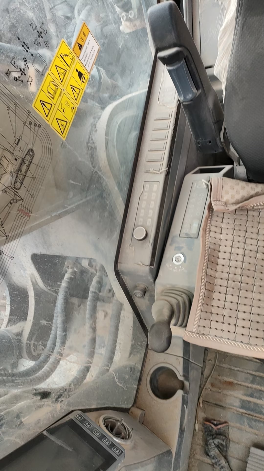 徐工XE335DK履帶式挖掘機(jī)
