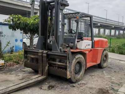 合力CPCD100-D9K内燃平衡重叉车