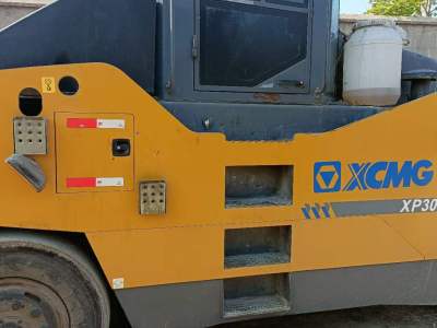徐工XP303轮胎压路机(30吨胶轮)