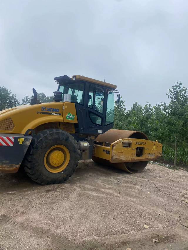 徐工XS263J单钢轮压路机