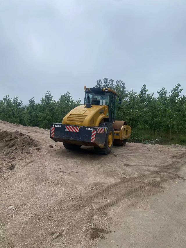 徐工XS263J单钢轮压路机