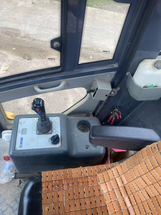 徐工XS263J单钢轮压路机