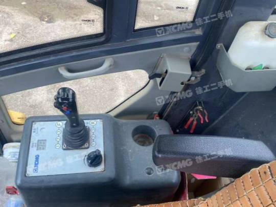 徐工XS263J单钢轮压路机