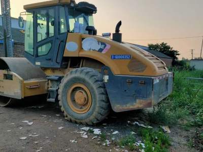 徐工XS223JE单钢轮压路机