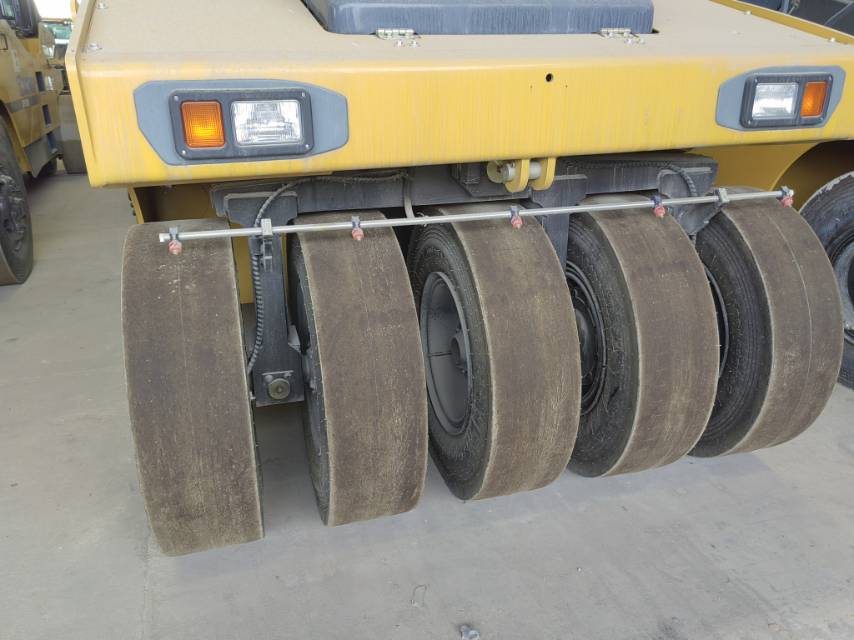 徐工XP303K轮胎压路机(30吨胶轮)