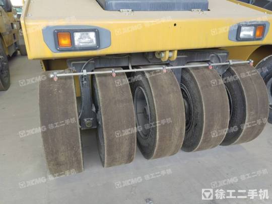 徐工XP303K轮胎压路机(30吨胶轮)