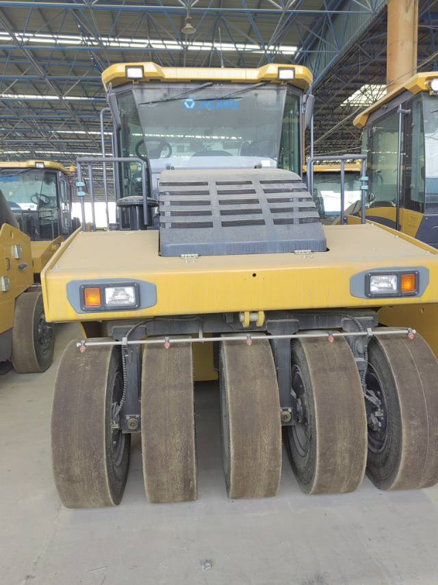 徐工XP303K轮胎压路机(30吨胶轮)