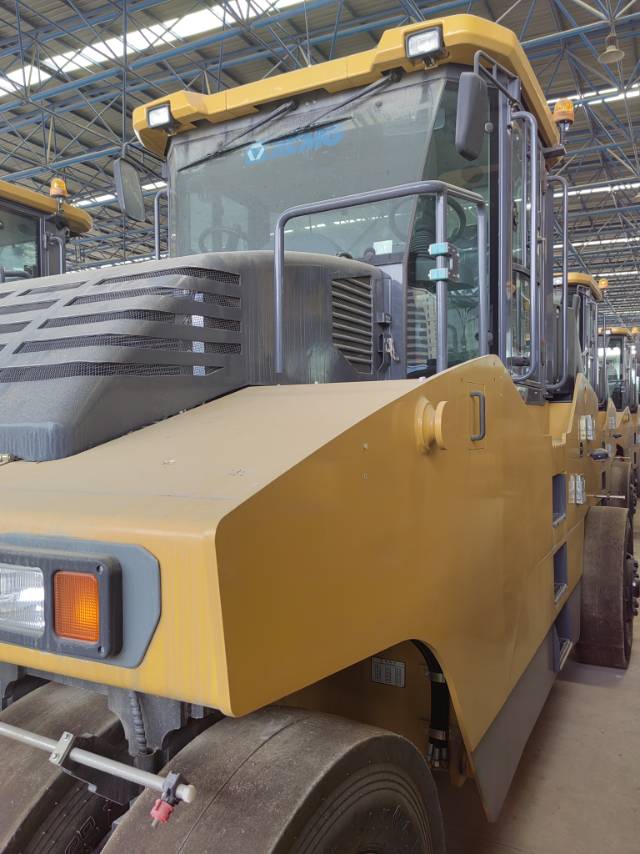 徐工XP303K轮胎压路机(30吨胶轮)