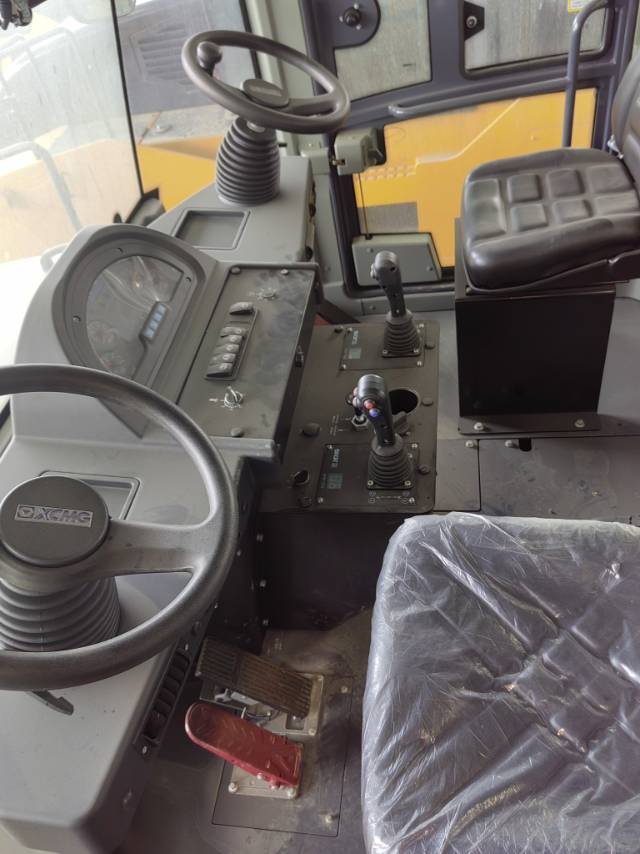 徐工XP303K轮胎压路机(30吨胶轮)