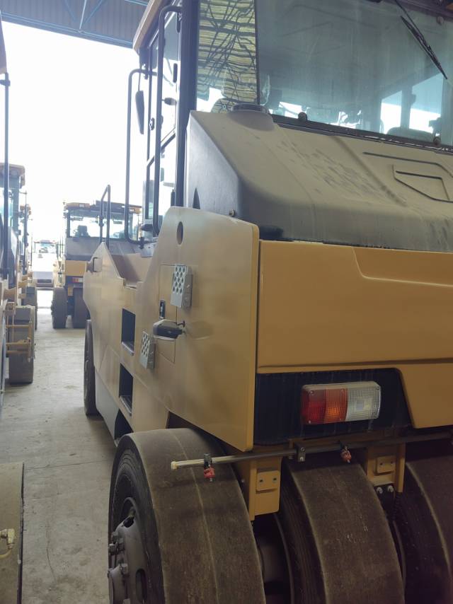 徐工XP303K轮胎压路机(30吨胶轮)