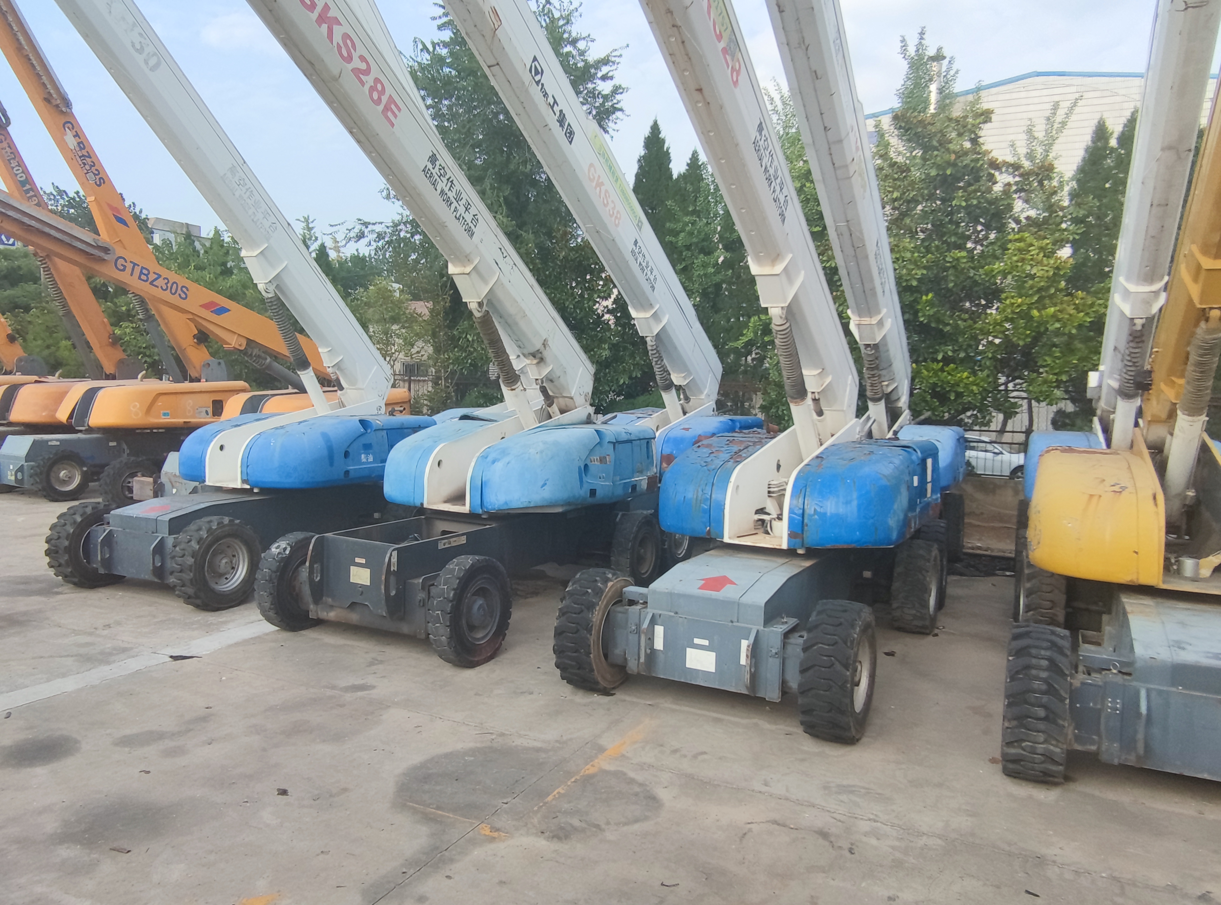 徐工GKS22直臂式高空作业车