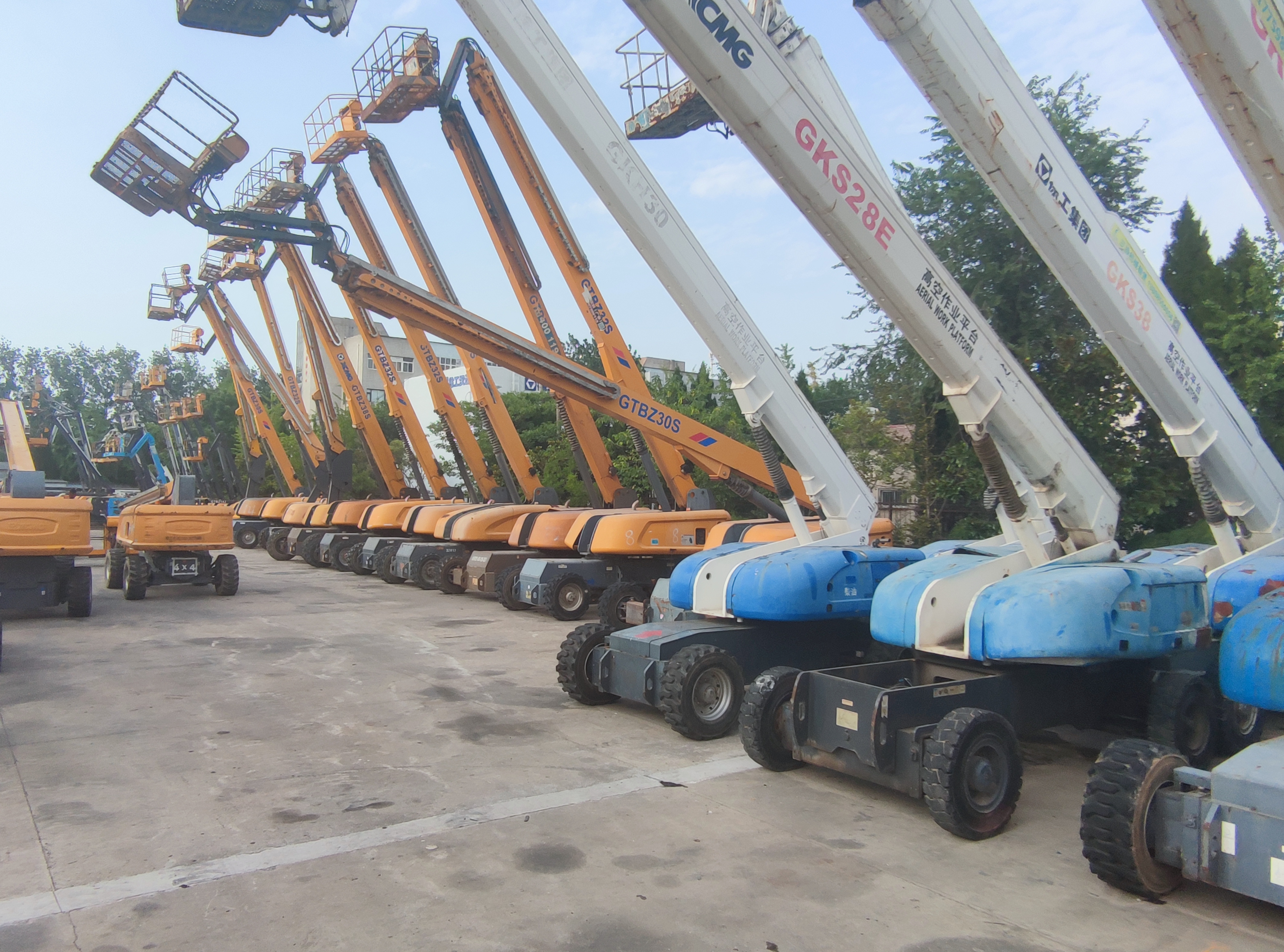 徐工GKS22直臂式高空作业车