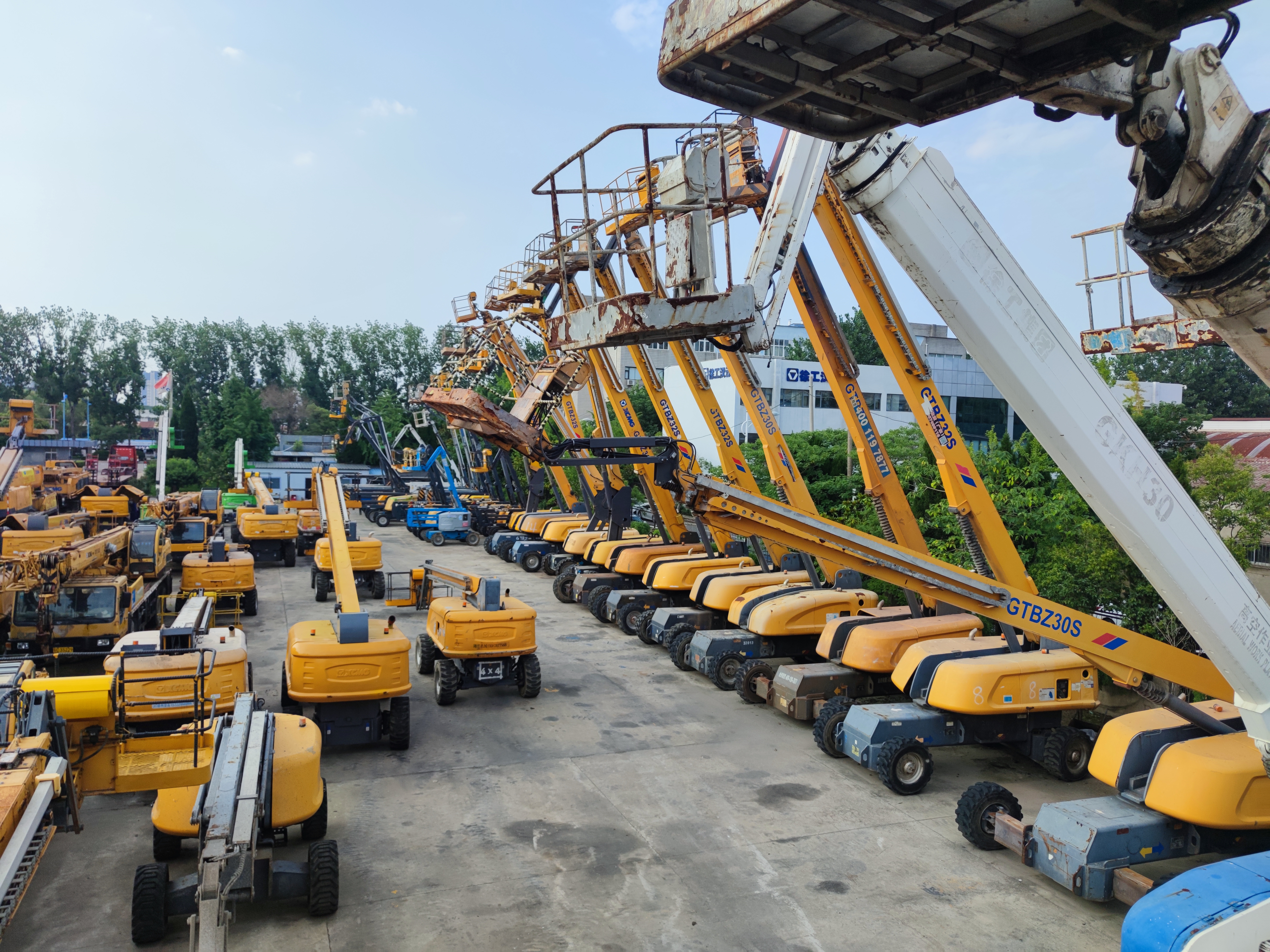 徐工GKS22直臂式高空作业车