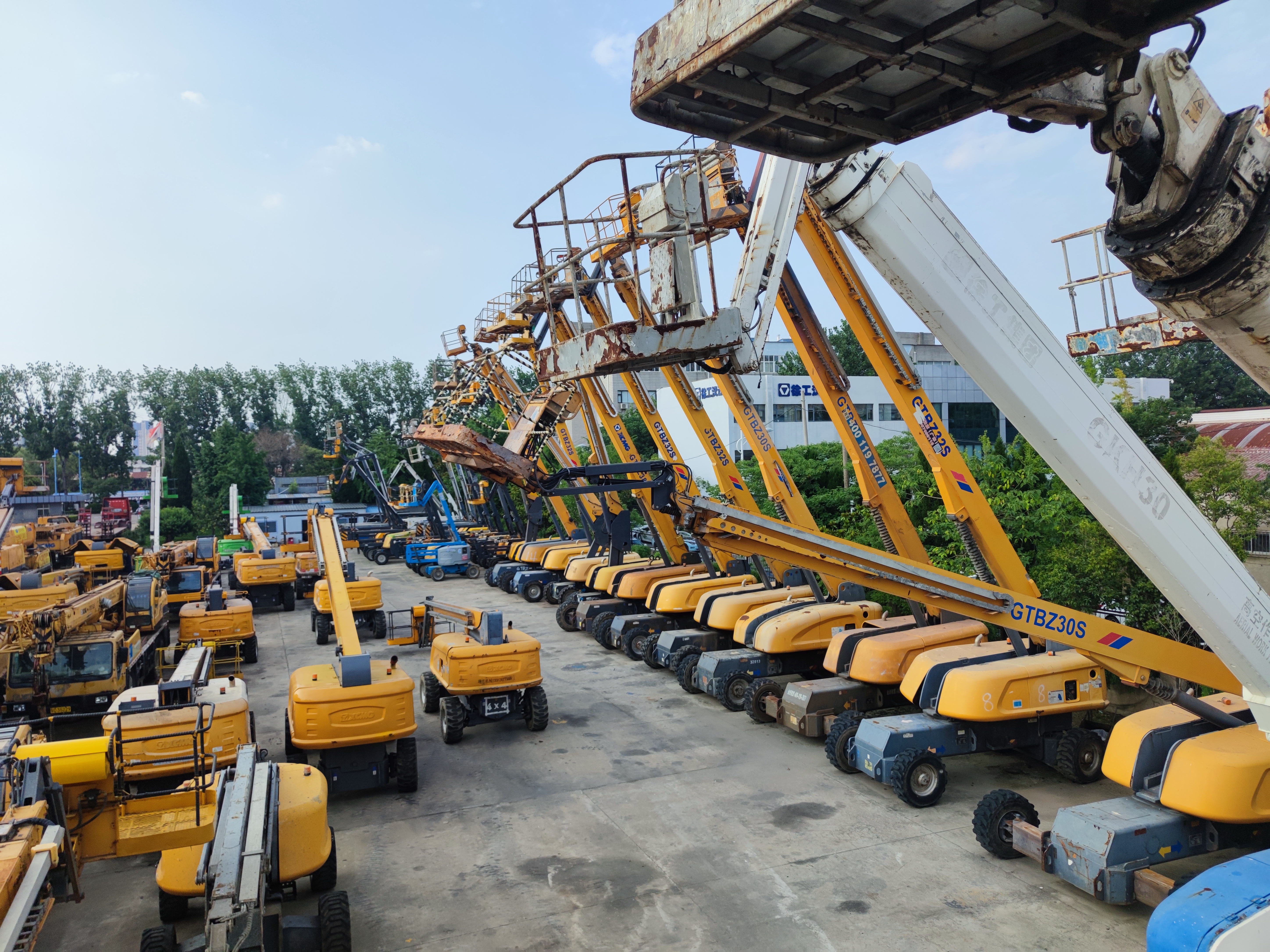 徐工GKS22直臂式高空作业车