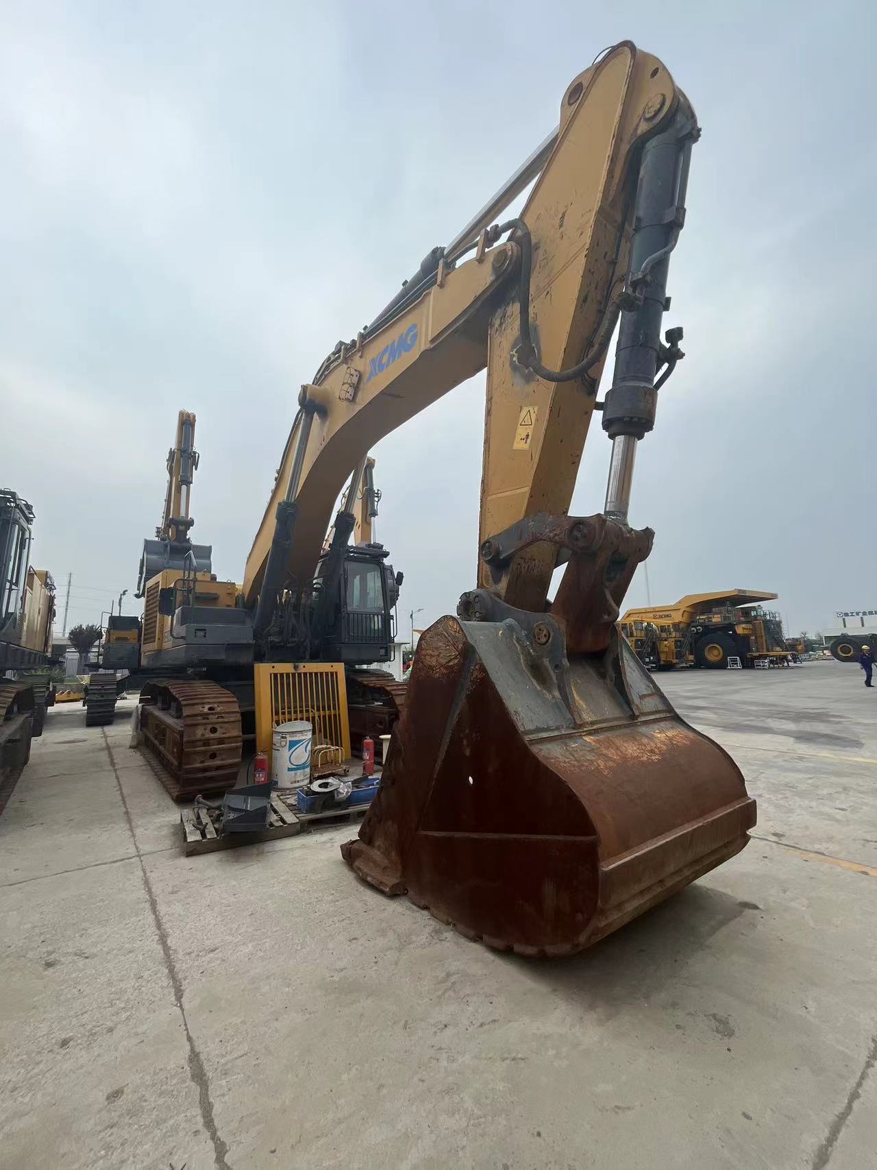 徐工XE900D履带式挖掘机